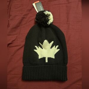 🇨🇦 Black and White Maple Leaf Beanie